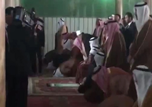 نماز خواندن ملک سلمان در الازهر + فیلم
