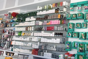 مشاوران پوستی داروخانه ها در کمین شما/ مراقب باشید موش آزمایشگاهی نشوید!