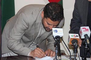 والی تخار دارایی‌های خود را در اداره مبارزه با فساد اداری ثبت کرد