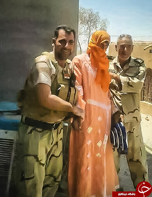 عکس/ دستگیری یک داعشی با لباس زنانه