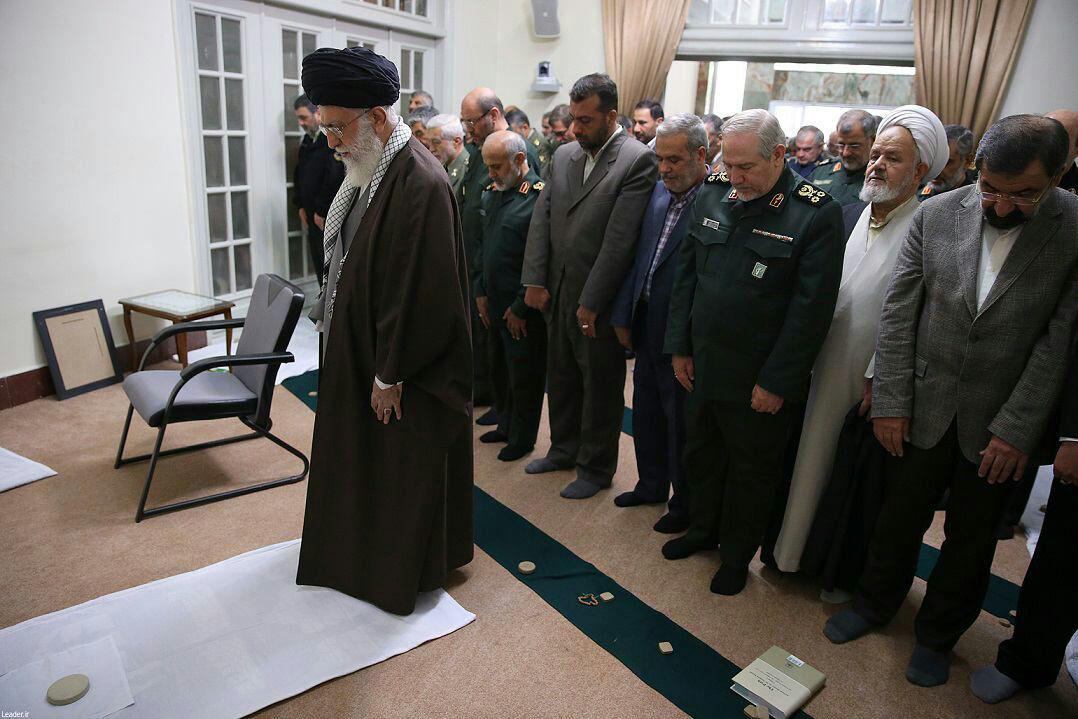 کتابی که محسن رضایی با خود به بیت رهبری برد چه بود؟+ عکس