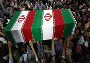 مادر به فرزندان شهیدش پیوست