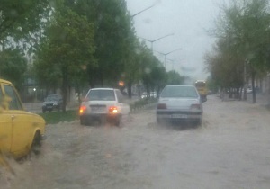 بارندگی شدید در کرمانشاه و سختی تردد در برخی از خیابانها