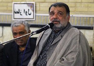 کار مداح فقط روضه‌خوانی و گریه انداختن مستمع نیست