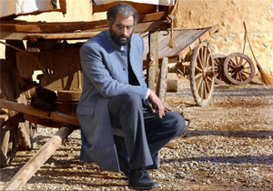 «یتیم خانه ایران» را 13 بار بازنویسی کردم/ هیچ صحنه‌ای را کات نکردیم؛ فقط ریتم فیلم تند شد