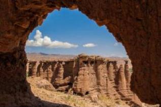 جاذبه های شگفت انگیز در دل ماهنشان