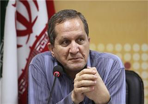 امینی: شعر انقلاب منتقد و آرمانگراست نه توجیه‌گر