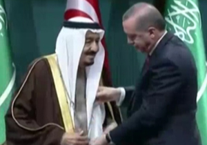 مدال افتخار اردوغان به پادشاه سعودی + فیلم