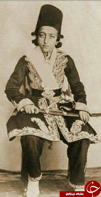 نمایی قدیمی از آرامستان خواجه ربیع/ عکس کمتر دیده شده آیت الله هاشمی رفسنجانی/ صحنه ای زيبا از نجات يه جوجه پرنده توسط پدر و مادرش
