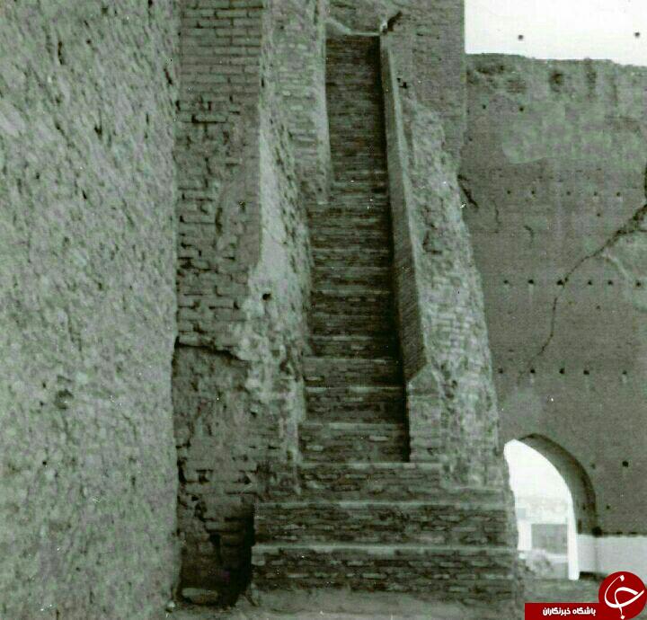 طعم کاهو سکنجبین در کنار پل خواجو و زاینده رود/