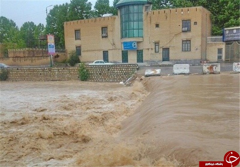 آخرین جزئیات از وضعیت سیلاب در استان لرستان/ قطع راه ارتباطی روستاها و آب&zwnj;گرفتگی منازل+ تصاویر