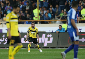 تساوی 1-1سپاهان و استقلال اهواز/ اعتراض دروازه بان سپاهان به گل استقلال اهواز
