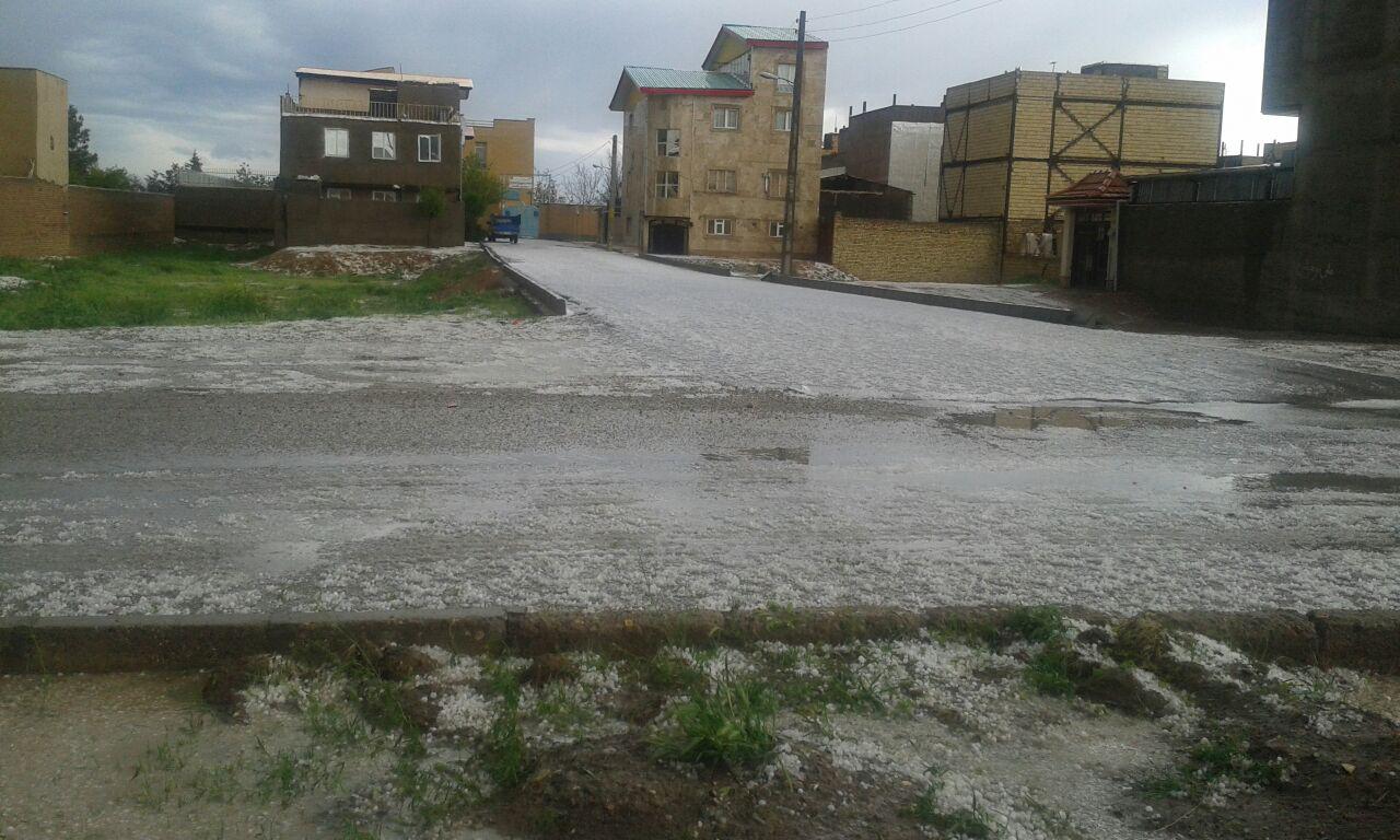 بارش باران وتگرگ تاکستان قزوین و آبگرفتگی معابر + تصاویر
