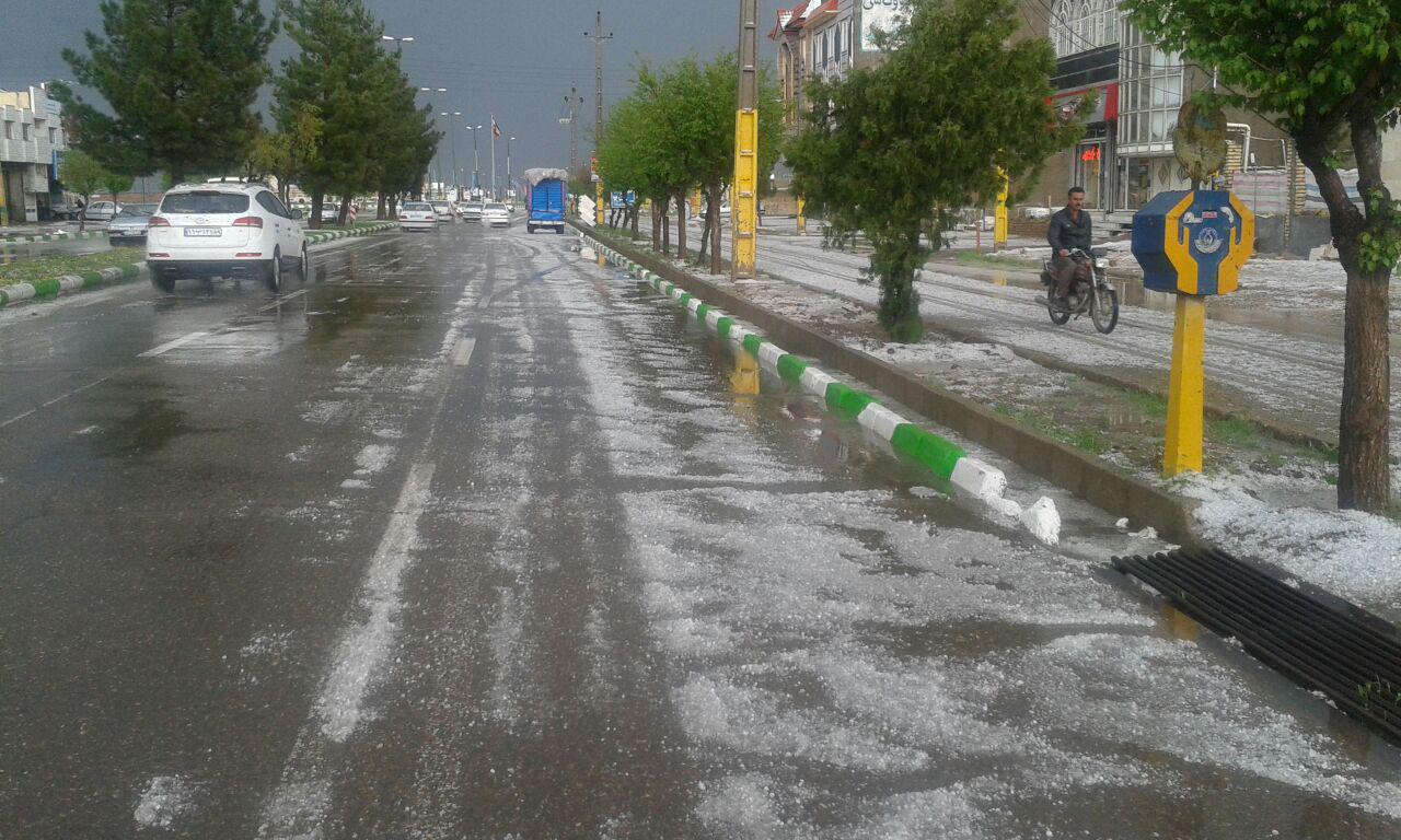 بارش باران وتگرگ تاکستان قزوین و آبگرفتگی معابر + تصاویر