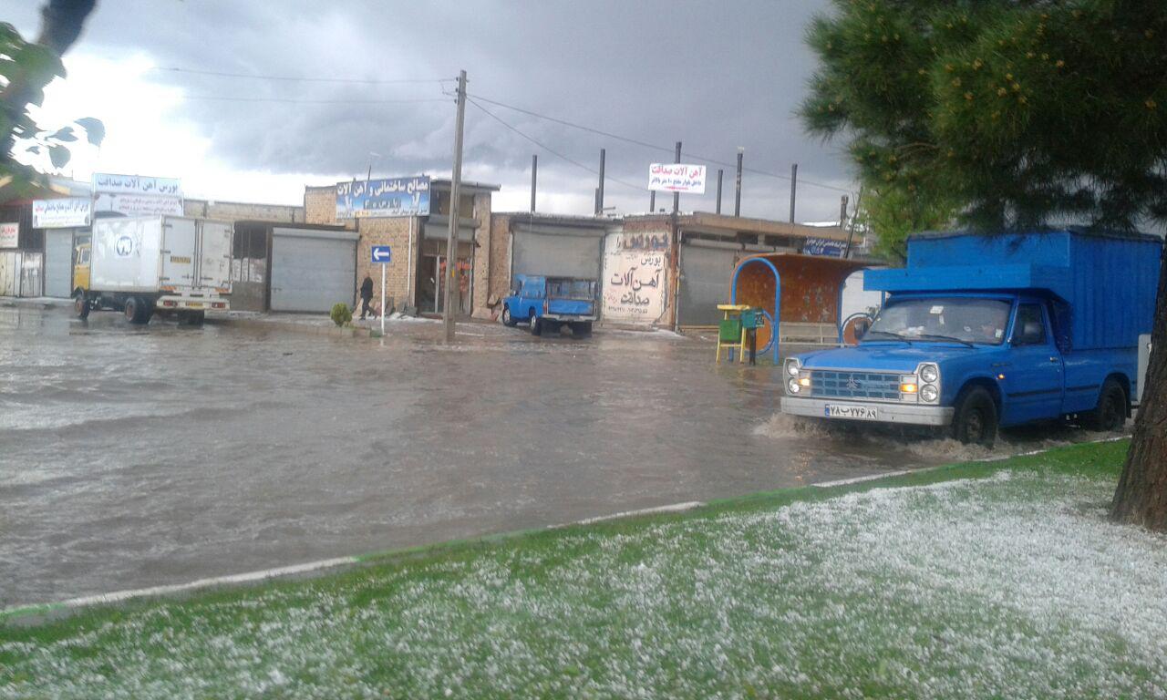 بارش باران وتگرگ تاکستان قزوین و آبگرفتگی معابر + تصاویر
