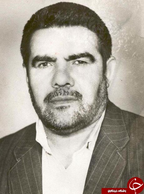 پدری که اسلحه فرزند شهیدش را زمین نگذاشت