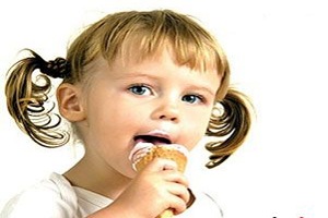 از چه سنی به کودک بستنی بدهیم؟