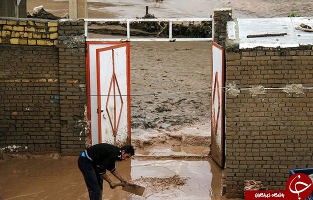 سیل در پل&zwnj; دختر لرستان+تصاویر