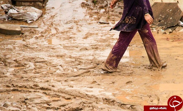 سیل در پل&zwnj; دختر لرستان+تصاویر