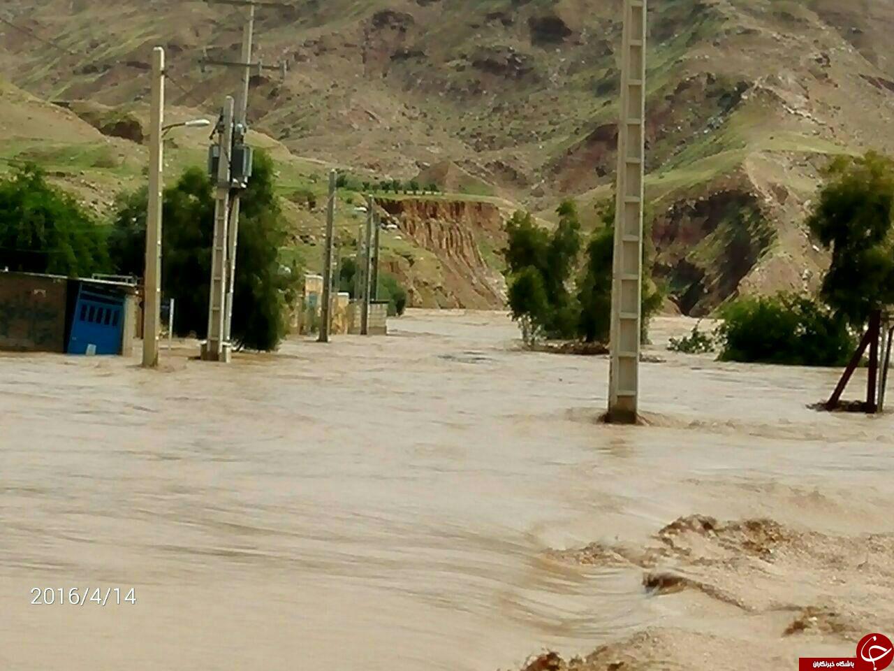 محاصره روستای چم&zwnj;مهر در سیل + تصاویر
