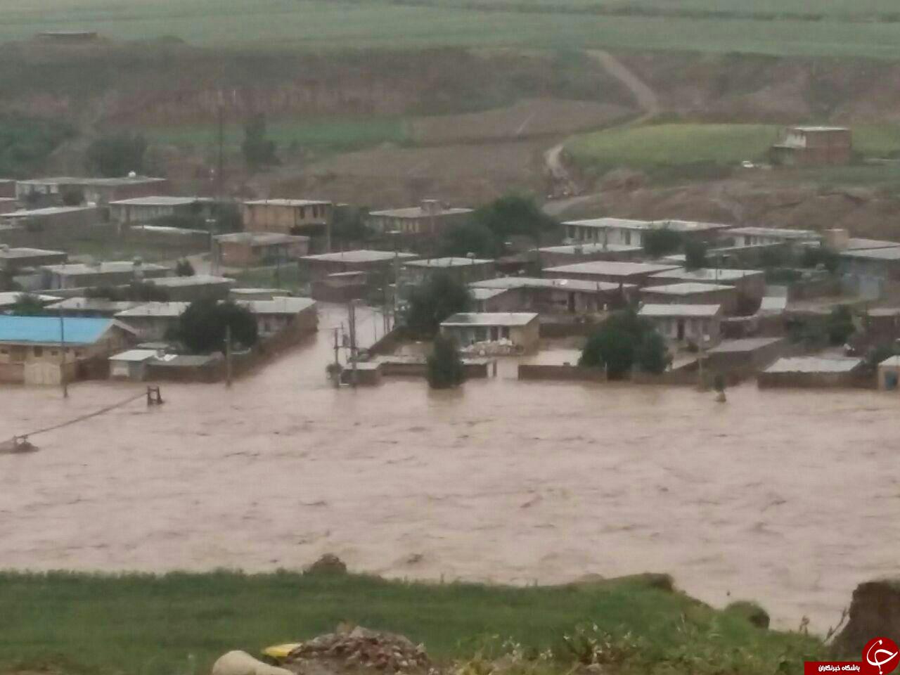 محاصره روستای چم&zwnj;مهر در سیل + تصاویر
