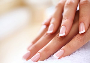 حکم شرعی کاشت ناخن و اکستنشن مژه چیست؟