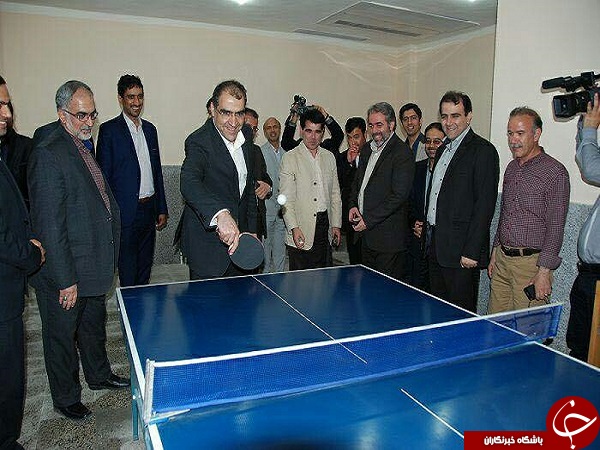 وزیر بهداشت پینگ پنگ بازی می کند +عکس