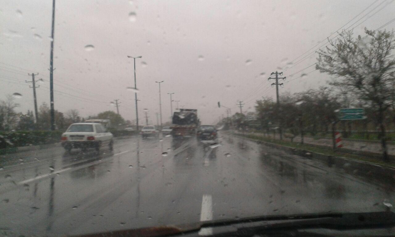 آغاز بارش باران و وقوع رعد و برق در اراک