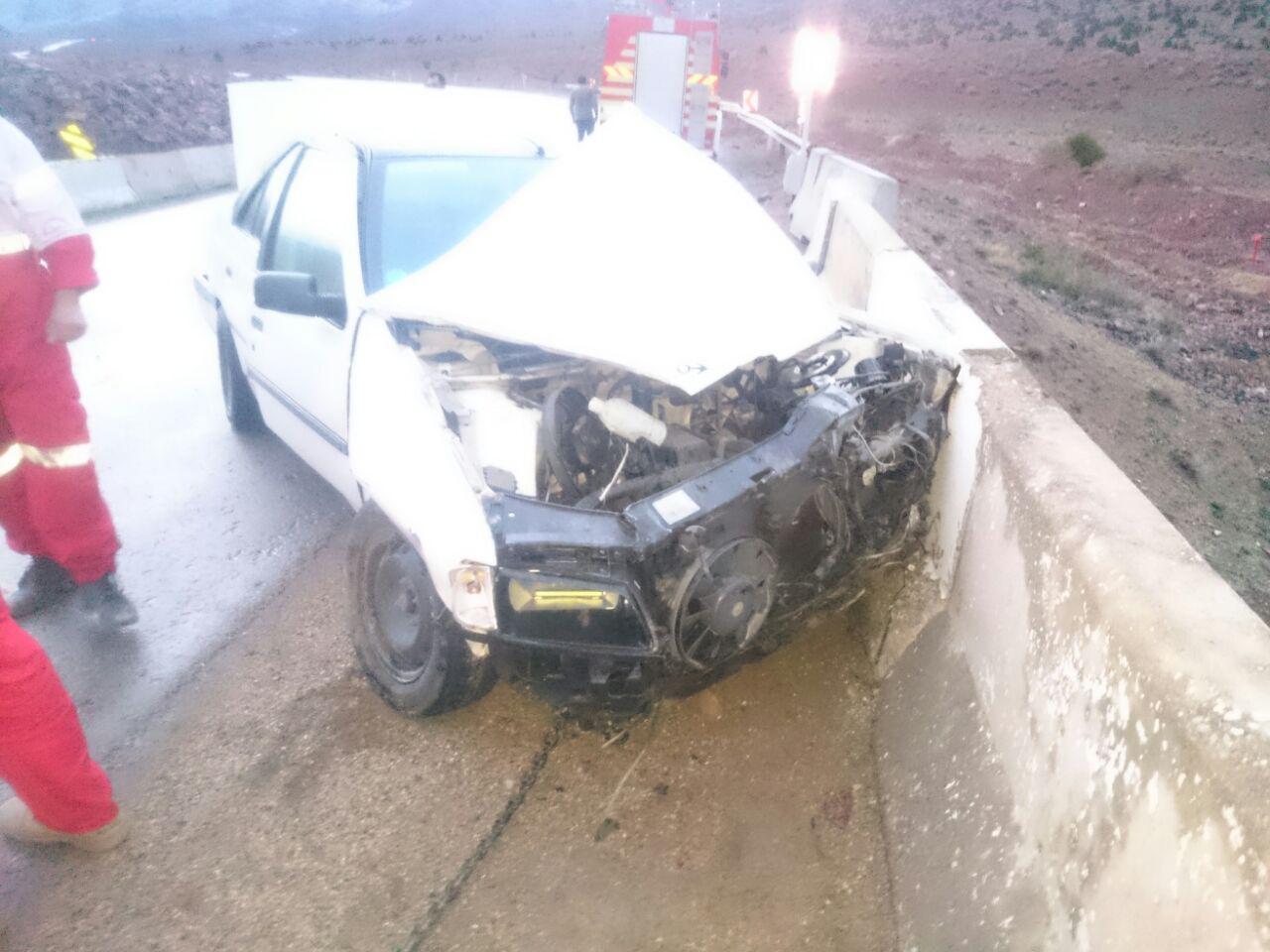برخورد پژو با گاردریل