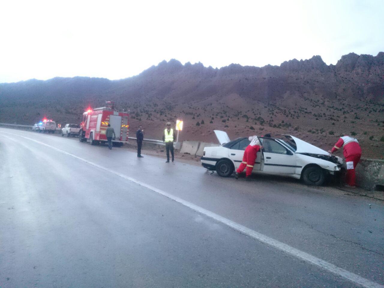 برخورد پژو با گاردریل