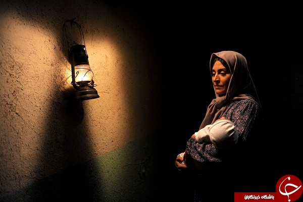 مریلا زارعی در حال فروش افتخاری بلیت فیلم 