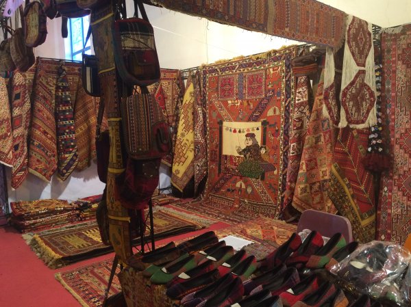 افتتاح نمایشگاه صنایع&zwnj;دستی استانها در مجموعه جهانی بیستون