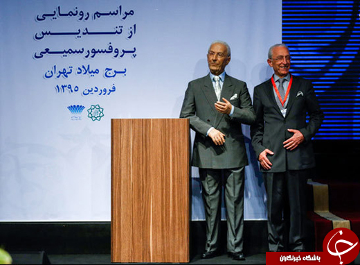 عکس یادگاری پرفسور سمیعی با خودش