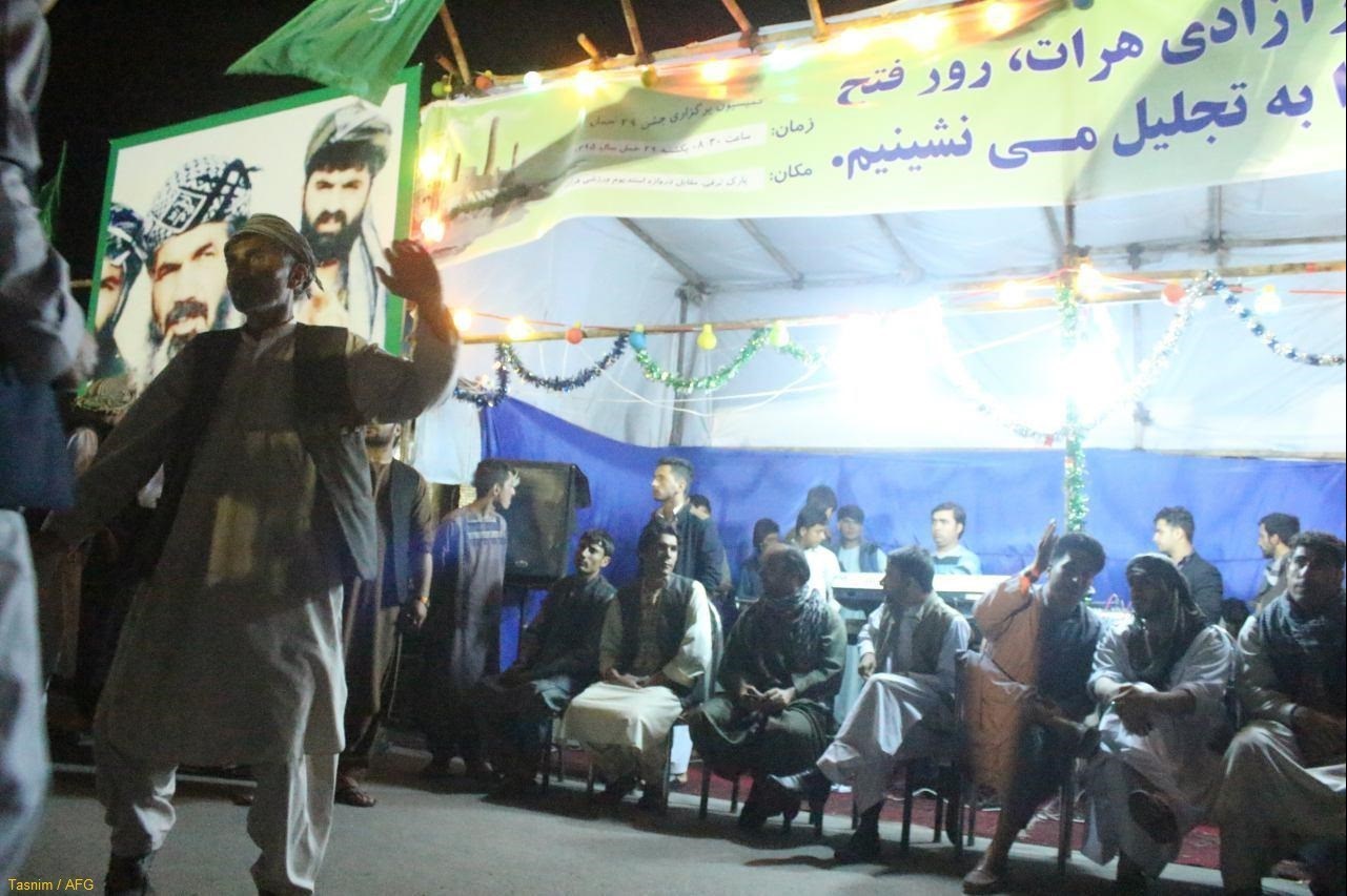 جشن خروج ارتش سرخ از هرات+تصاویر