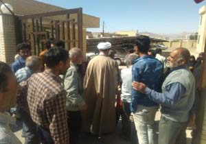 تجمع مردم خورند به دلیل کاهش خدمات درمانی در این روستا