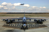 استقرار "بمب افکن های راهبردی B-52 " در پایگاه "العدید" قطر + تصاویر
