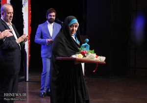 هنر انقلاب مرز بین هنرمند متعهد و هنرمند شبه روشنفكر را مشخص می‌كند