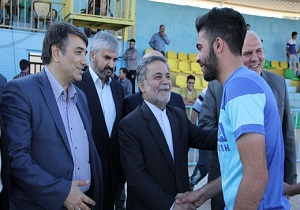 حضور استاندار برای اولین بار در ورزشگاه محمود آباد