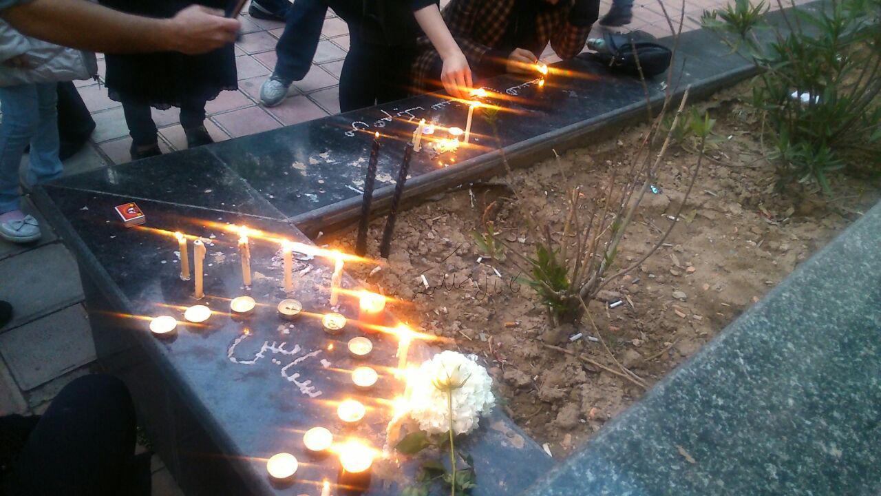 شمع&zwnj;هایی که در اطراف سفارت افغانستان به یاد 