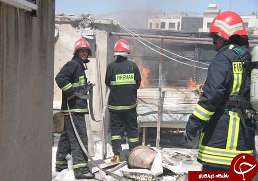 آتش سوزی در پشت بام یک مهمانپذیر + تصاویر آتش سوزی در پشت بام یک مهمانپذیر + تصاویر
