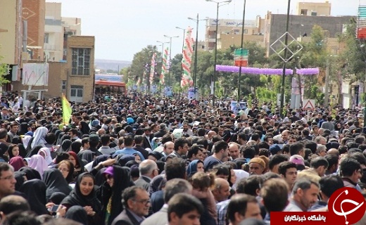 استقبال پرشور مردم سمنان از کاروان تدبیر و امید