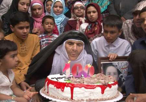 جشن تولد مادربزرگ 100 ساله! +عکس