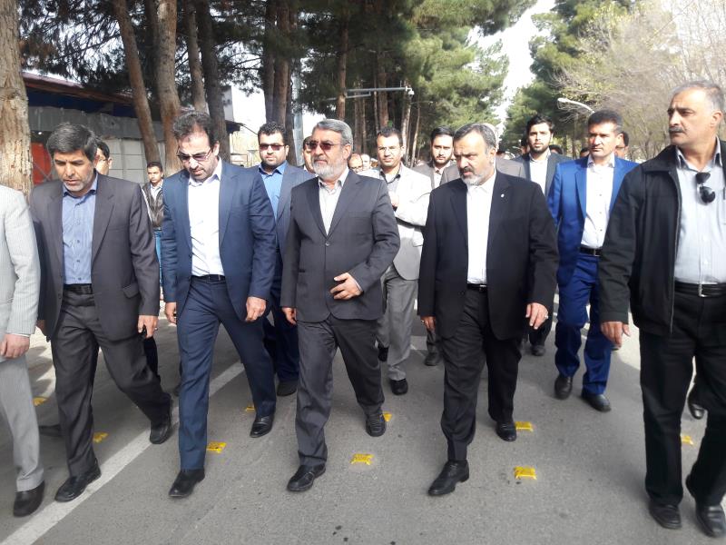 بازدید وزیر کشور از کمپ مسافری غدیر در مشهد