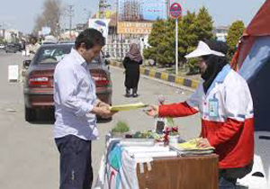 هلال احمر گچساران 14هزار اقلام فرهنگی بین گردشگران نوروزی توزیع کرد