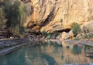 جوشش آب از زیر کوه دوساری