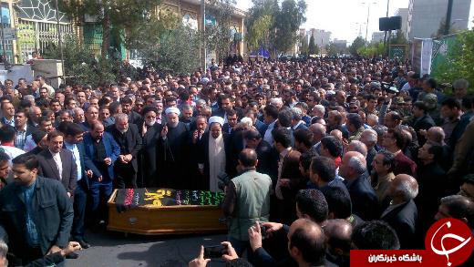 اقامه نماز میت بر پیکر مادر همسر رییس جمهور با حضور دکتر روحانی+ تصاویر