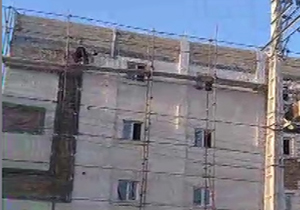 کارگران در روز اول عید مشغول کار بودند! + فیلم