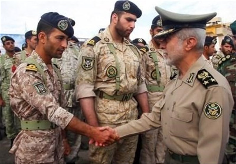 فرمانده کل ارتش از مناطق عملیاتی جنوب کشور بازدید کرد