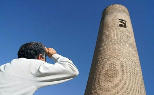 مناره آجری اثری باستانی دردل شهرخرم آباد