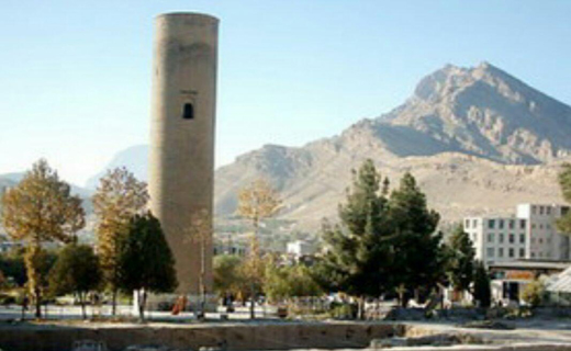 مناره آجری اثری باستانی دردل شهرخرم آباد